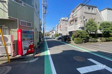 敷地西側の前面道路　