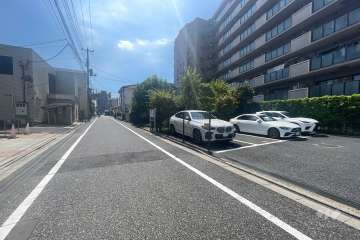 敷地の東側前面道路（北側から）