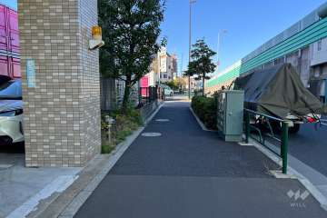 敷地の東側前面道路（南側から）