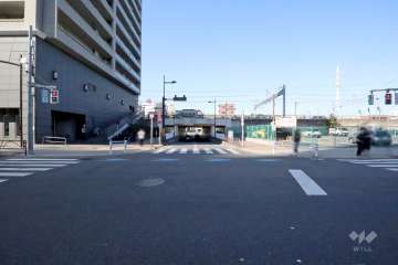 敷地東側の前面道路