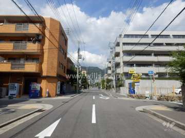 敷地東側の前面道路