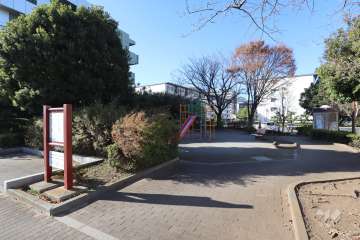 敷地に隣接する東新小岩二丁目東児童遊園　