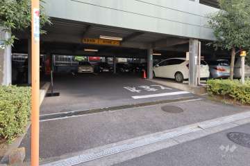 駐車場の出入り口　