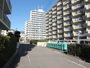 敷地東側の前面道路