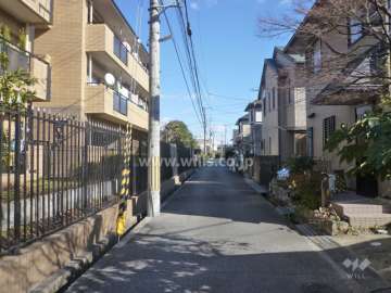 敷地南側の前面道路