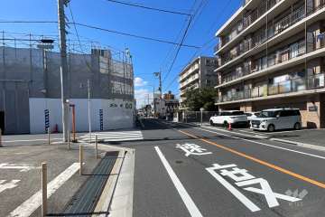 敷地南側の前面道路