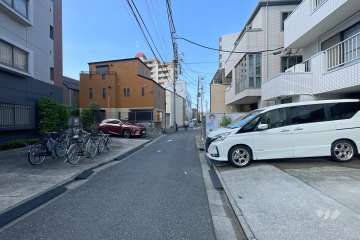 敷地北側の前面道路