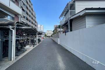 敷地東側の前面道路