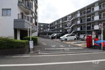 駐車場の出入り口