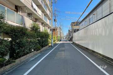 敷地南側の前面道路