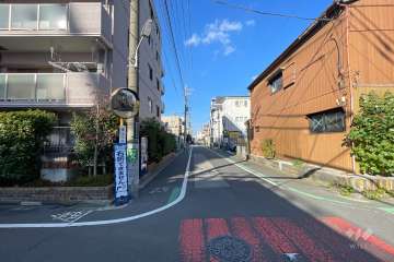 敷地東側の前面道路