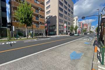 敷地南西側の前面道路（南東側から）