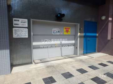駐車場出入り口