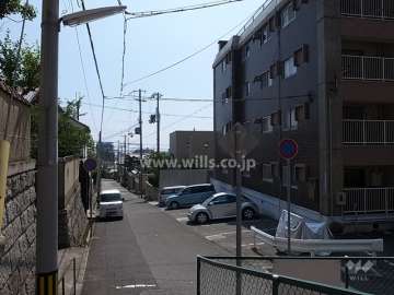 敷地東側の前面道路