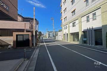 敷地の西側前面道路（南側から）