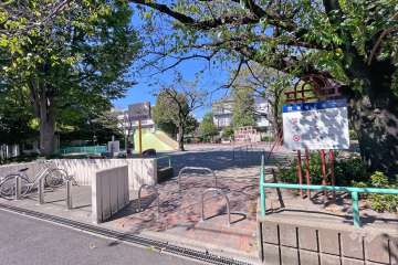 敷地に隣接した『柳田公園』