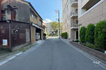 敷地東側の前面道路