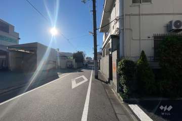 敷地東側の前面道路