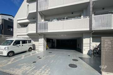 駐車場の出入り口