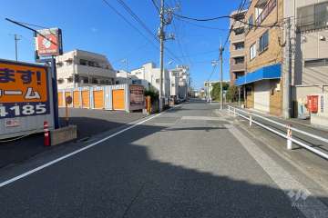 敷地の西側前面道路（南側から）