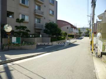 敷地北側の前面道路