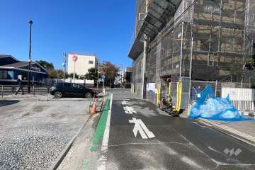 敷地南側の前面道路（東側から）