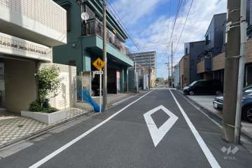 敷地南側の前面道路