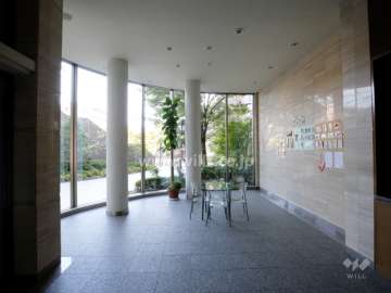 エントランスホールには談話スペースが設けられています。