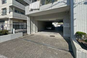 駐車場の出入り口