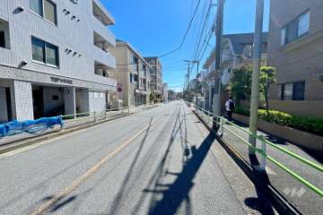 敷地の西側前面道路（北側から）