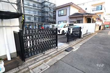 駐車場の出入り口