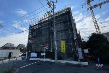 ネオコーポ金町の外観（北西側から）※大規模修繕工事中（2024年11月時点）