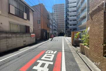 敷地の東側前面道路（北側から）
