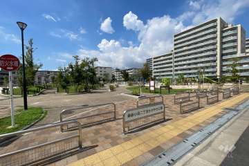 敷地に隣接する東新小岩二丁目かがやき公園