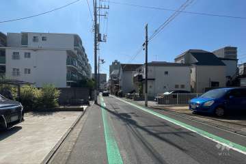 敷地の西側前面道路（北側から）