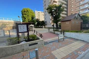 敷地に隣接した『白鳥東公園』
