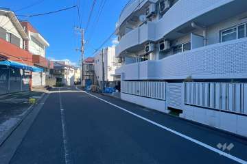 敷地西側の前面道路　