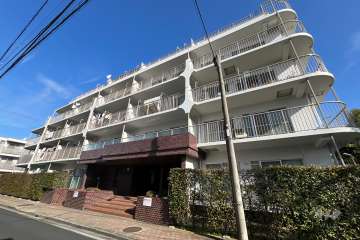 日商岩井金町マンションの外観（南西側から）