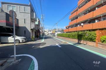 敷地の西側前面道路（南側から）