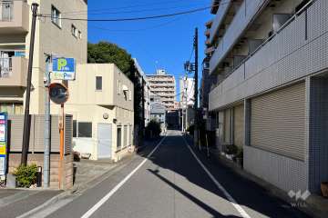 敷地の西側前面道路（南側から）