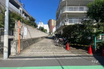 駐車場の出入り口