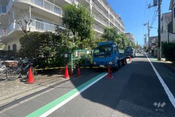 敷地西側の前面道路
