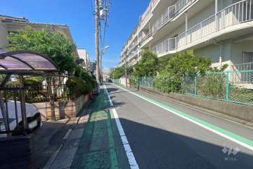 敷地西側の前面道路　