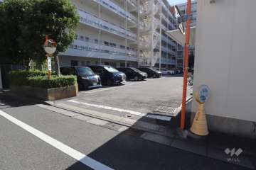 駐車場の出入り口　