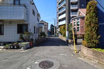 敷地南側の前面道路　