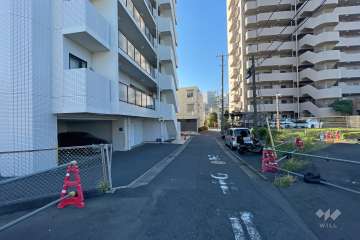 敷地西側の前面道路　