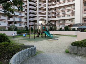 敷地に隣接する小さな公園