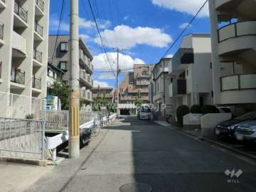 敷地南側の前面道路