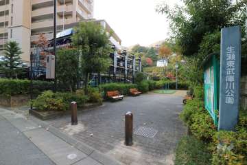 敷地北側に隣接する『生瀬東武庫川公園』