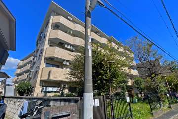 ロイヤルプラザお花茶屋の外観（南西側から）